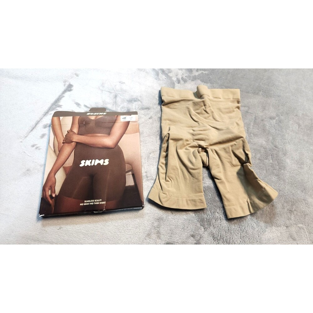 SKIMS XS Clay Beige Seamless Sculpt Mid-Thigh Shorts‎ BO-SHO-3363 NWOT